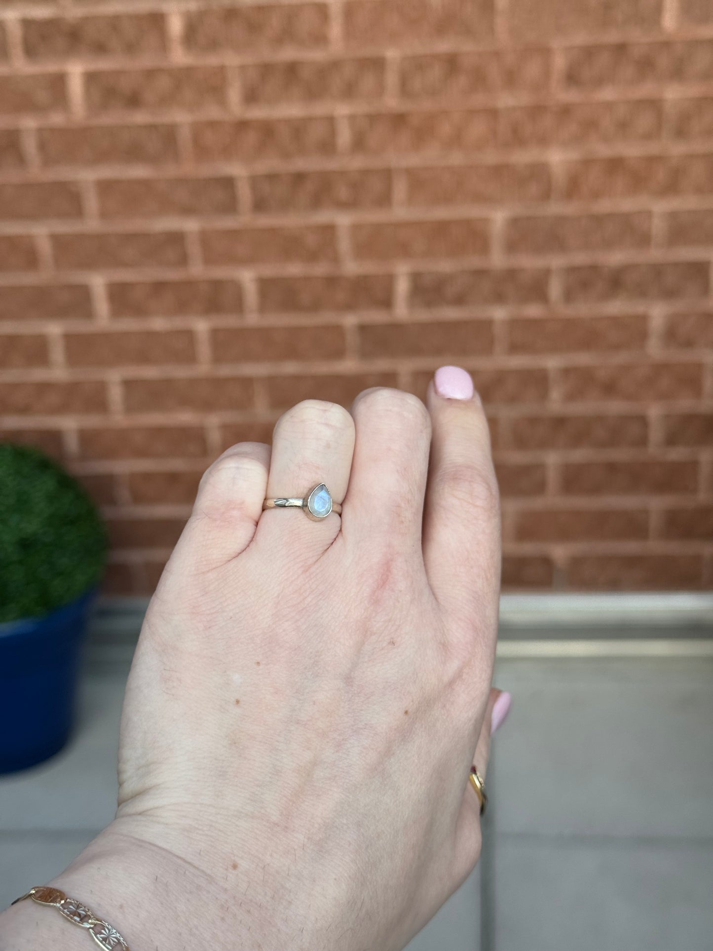 Sterling silver moonstone ring - size 6