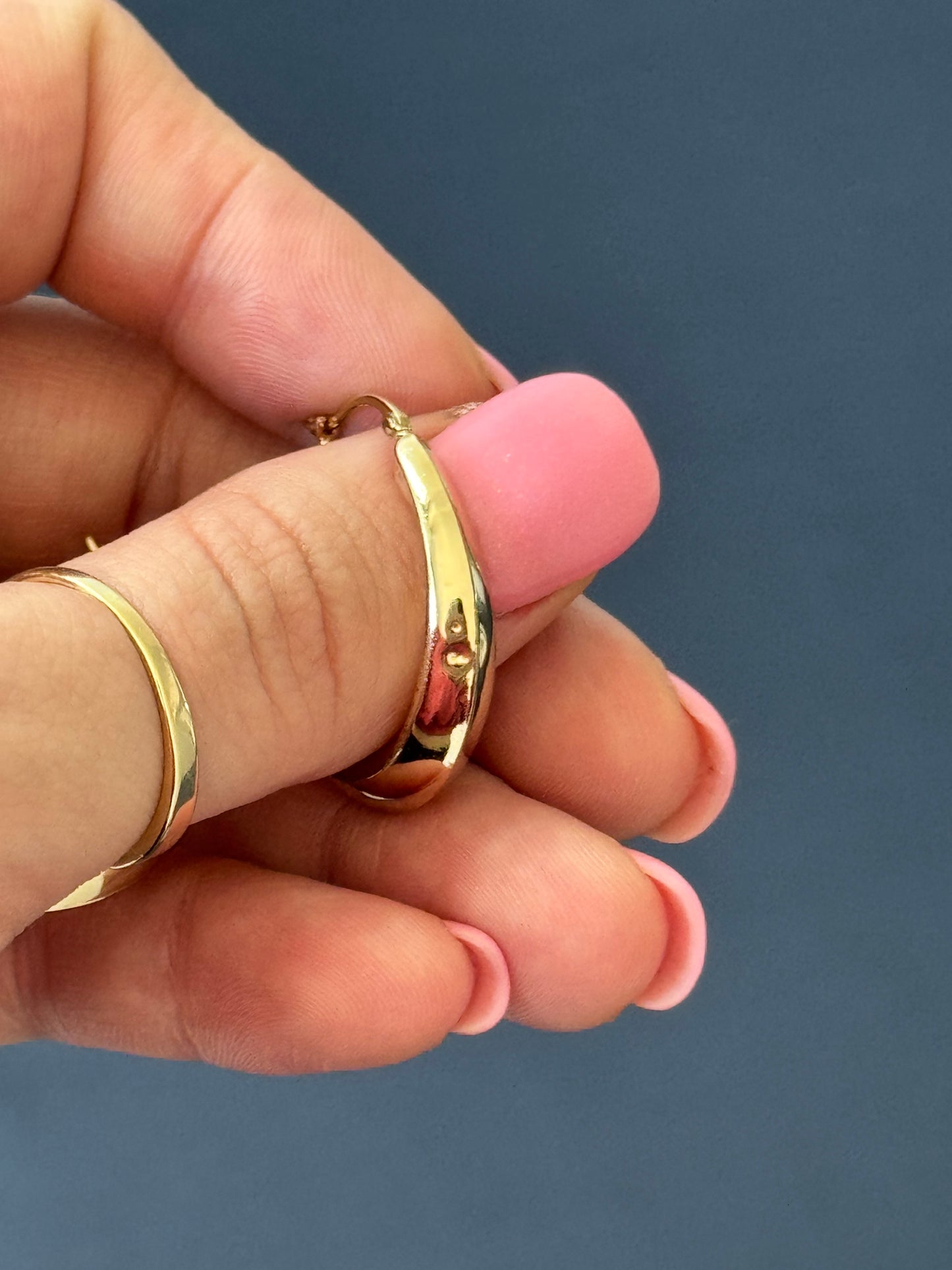 14k 6.4mm wide 28.5mm long (has flea bite)