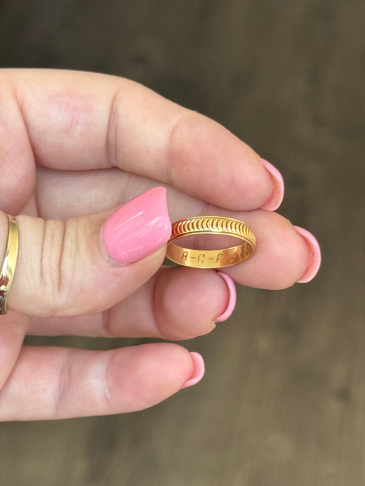 18k Ring - Size 7 (has inscription inside)