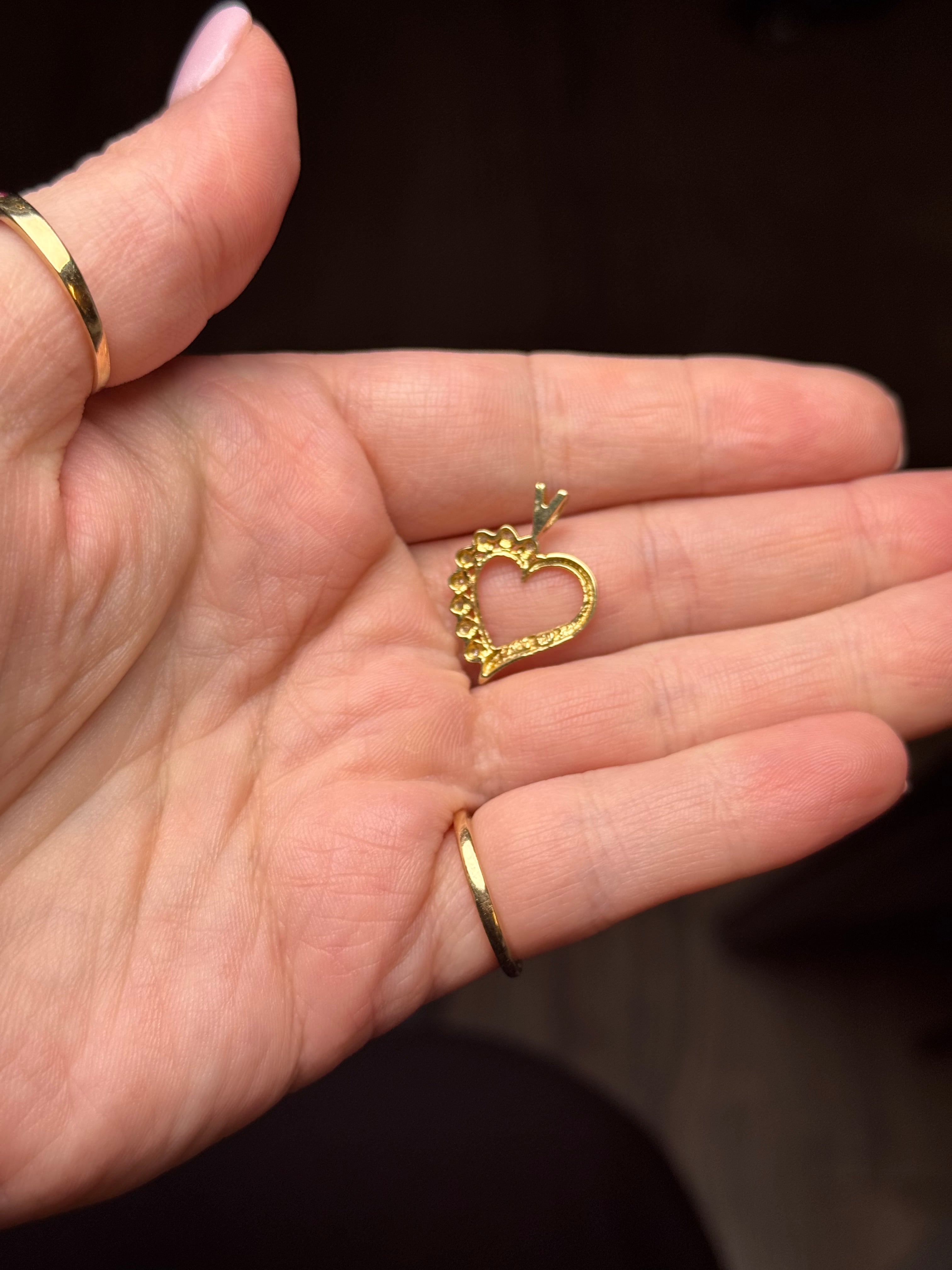 10k diamond pendant