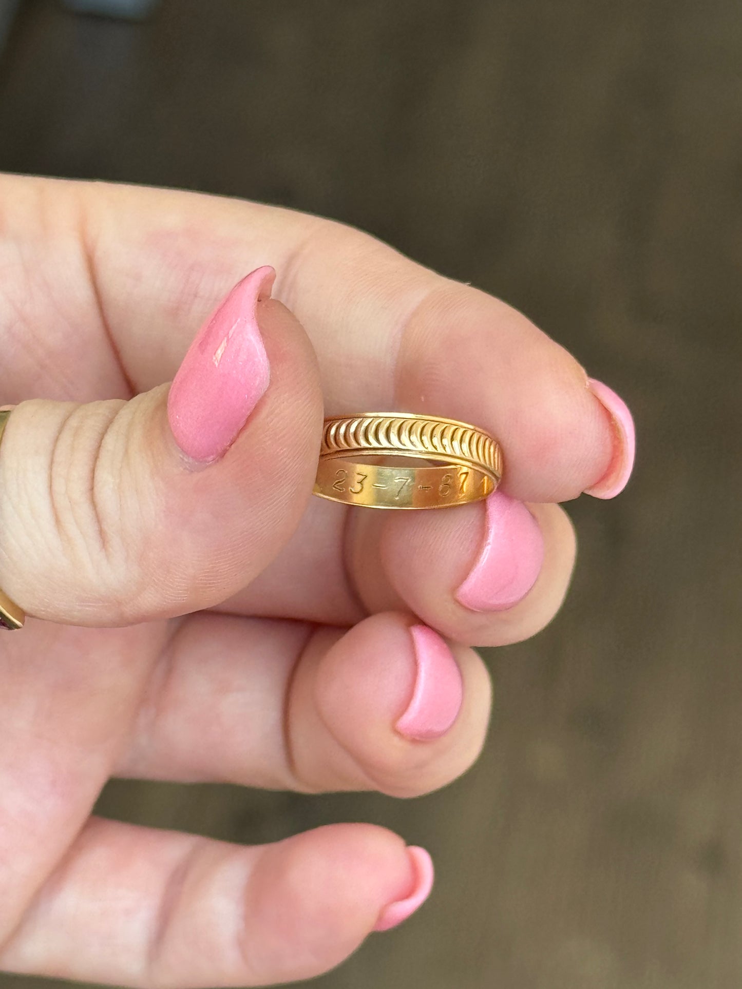 18k Ring - Size 7 (has inscription inside)