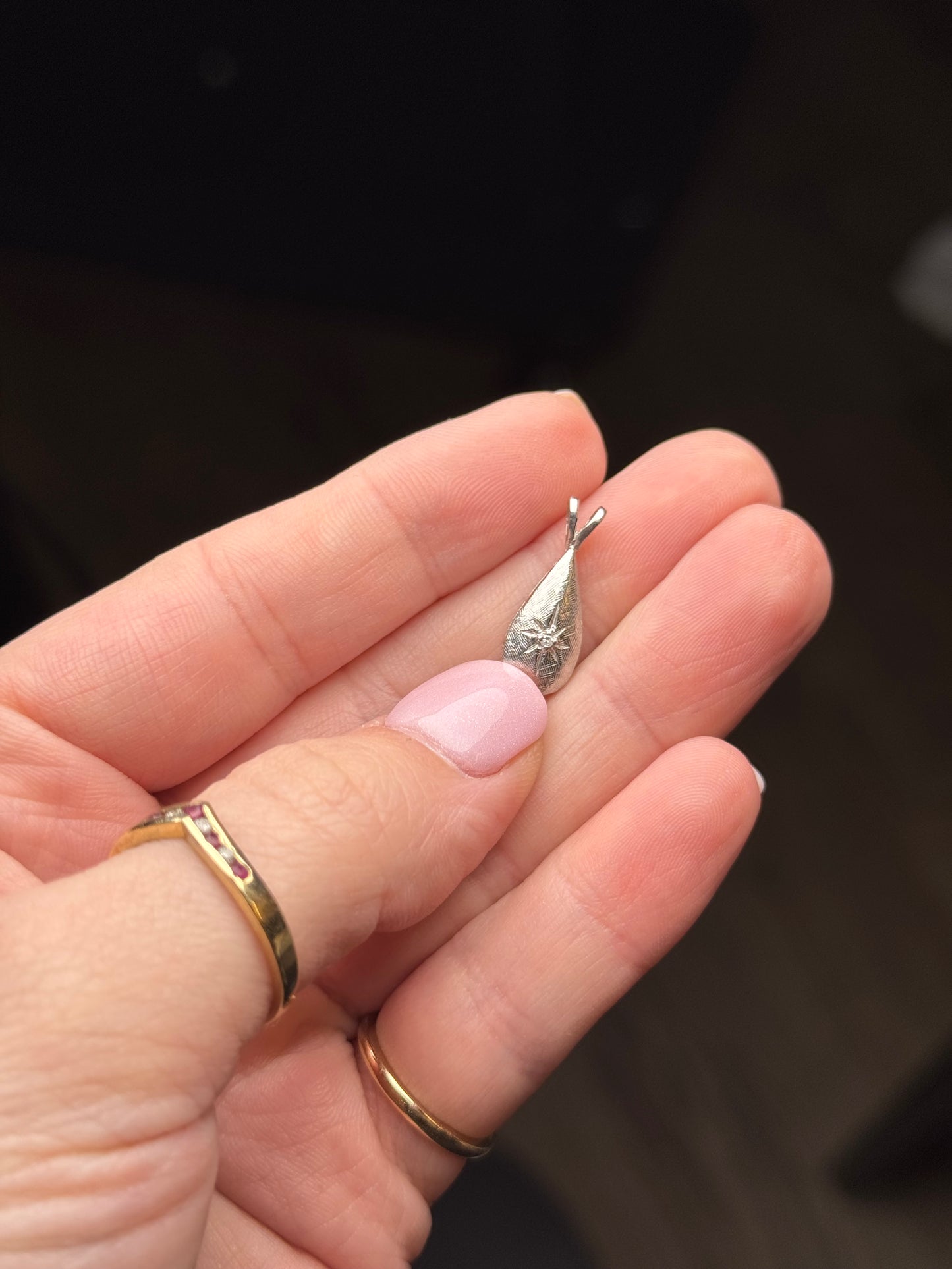 14k White Gold Pendant with sapphire or diamond