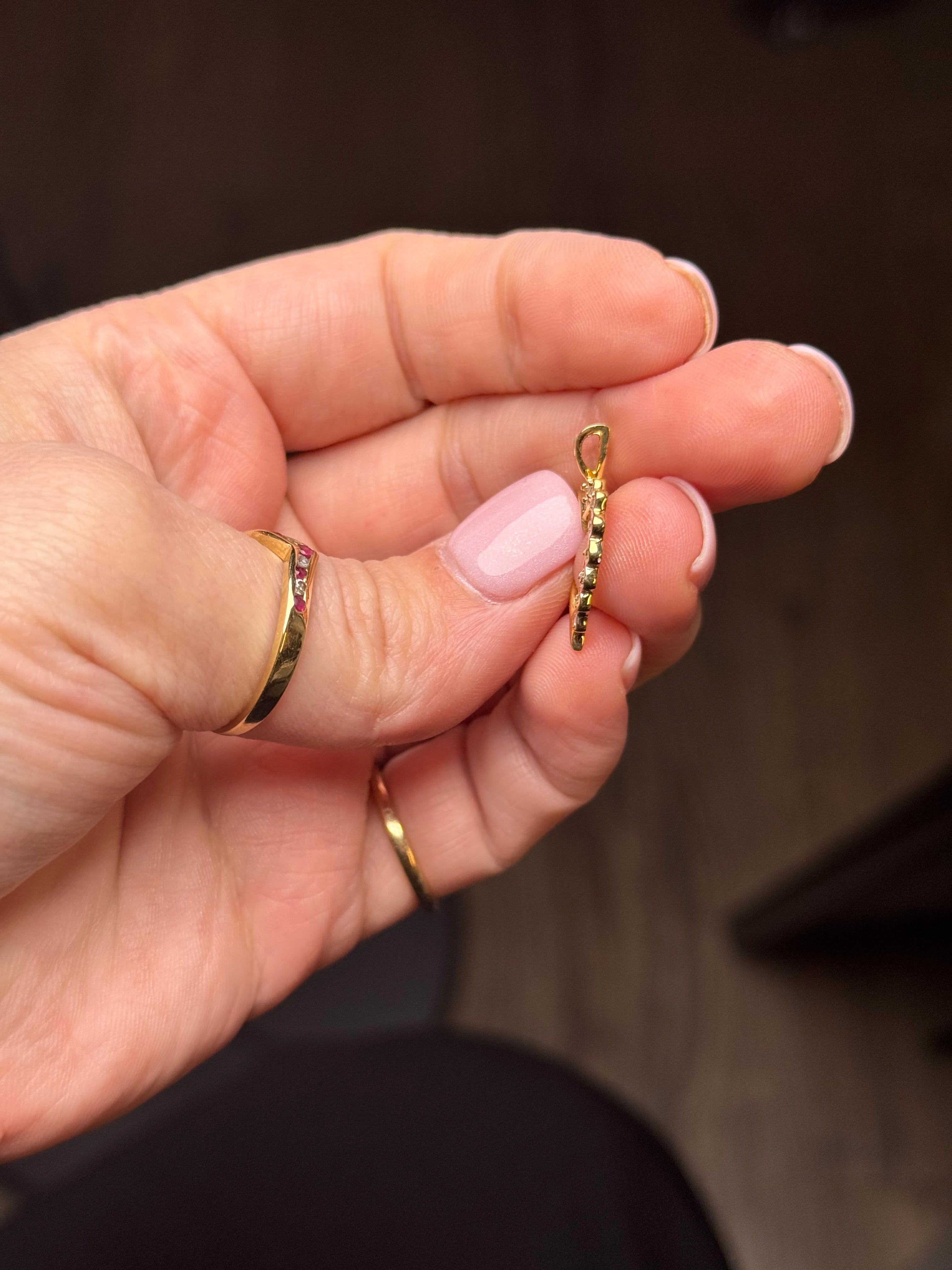 10k diamond pendant