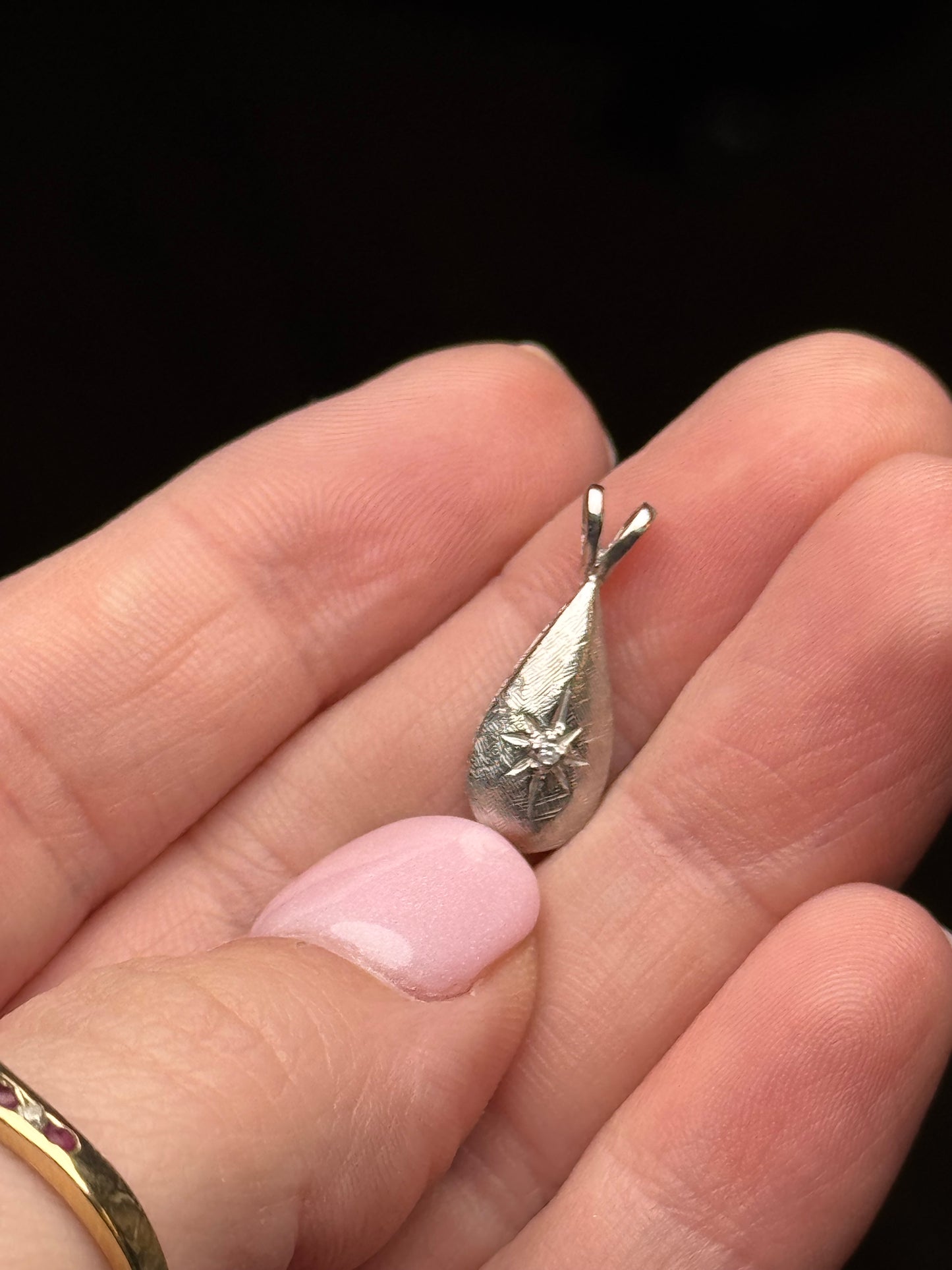 14k White Gold Pendant with sapphire or diamond