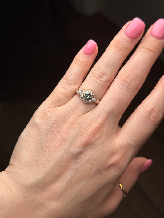 10K white gold Diamond Buckle Ring - size 7