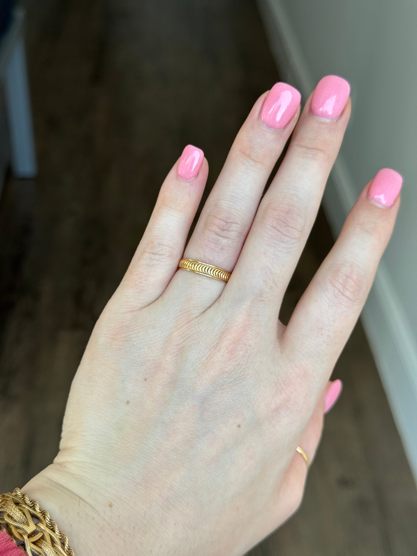 18k Ring - Size 7 (has inscription inside)