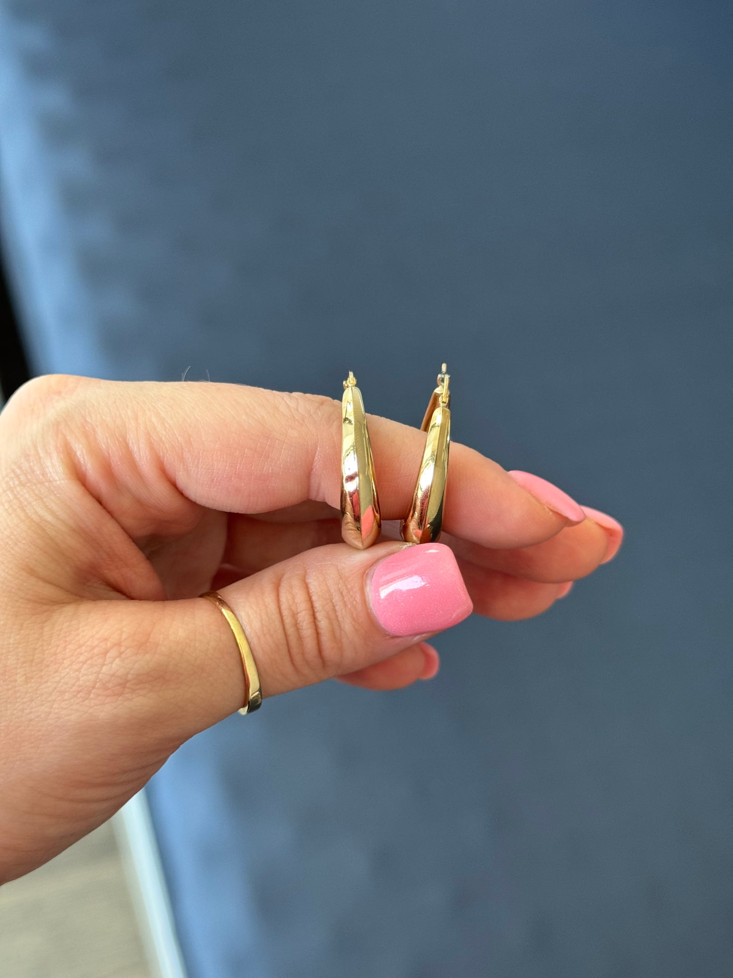 14k 6.4mm wide 28.5mm long (has flea bite)