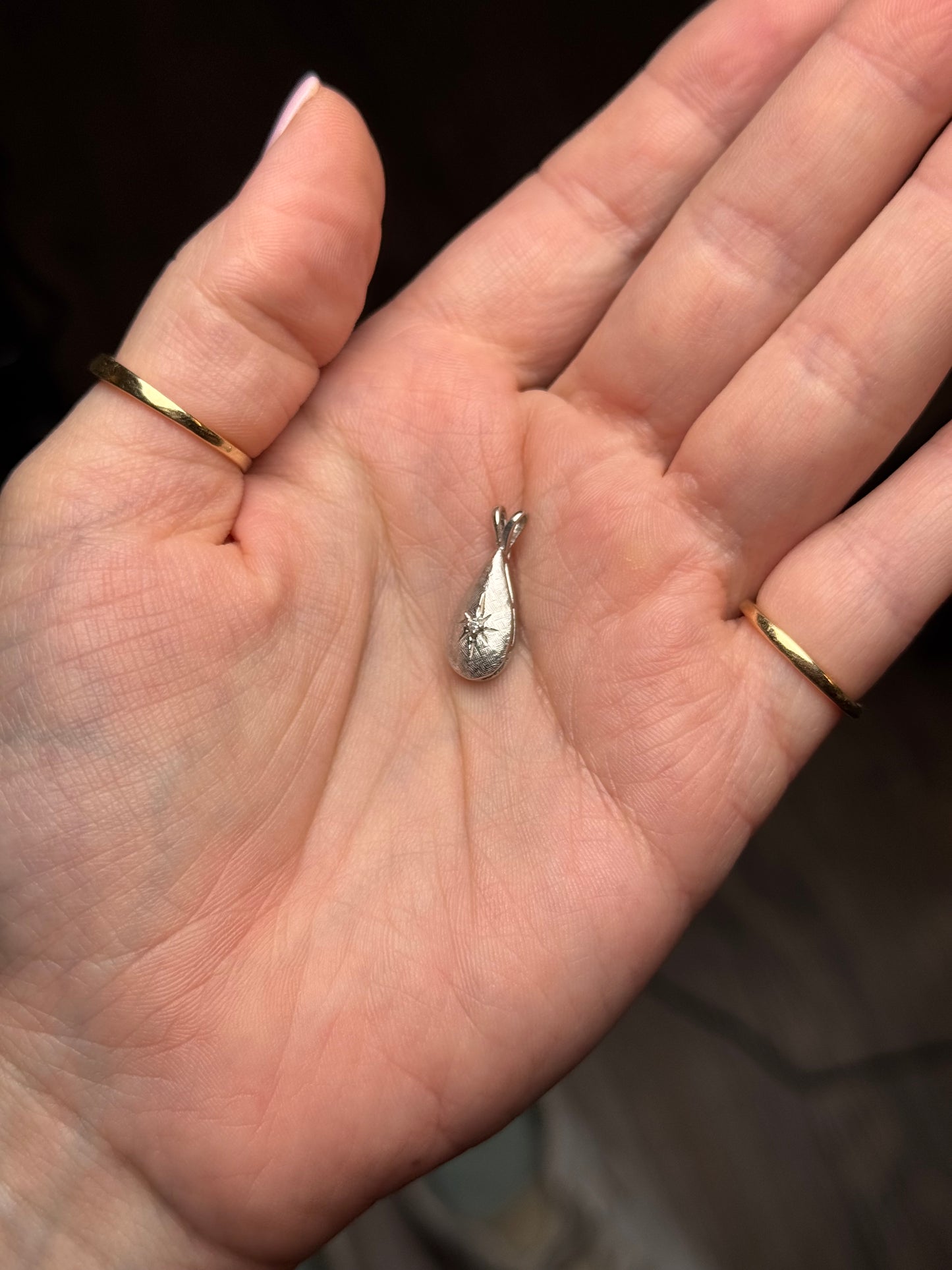 14k White Gold Pendant with sapphire or diamond