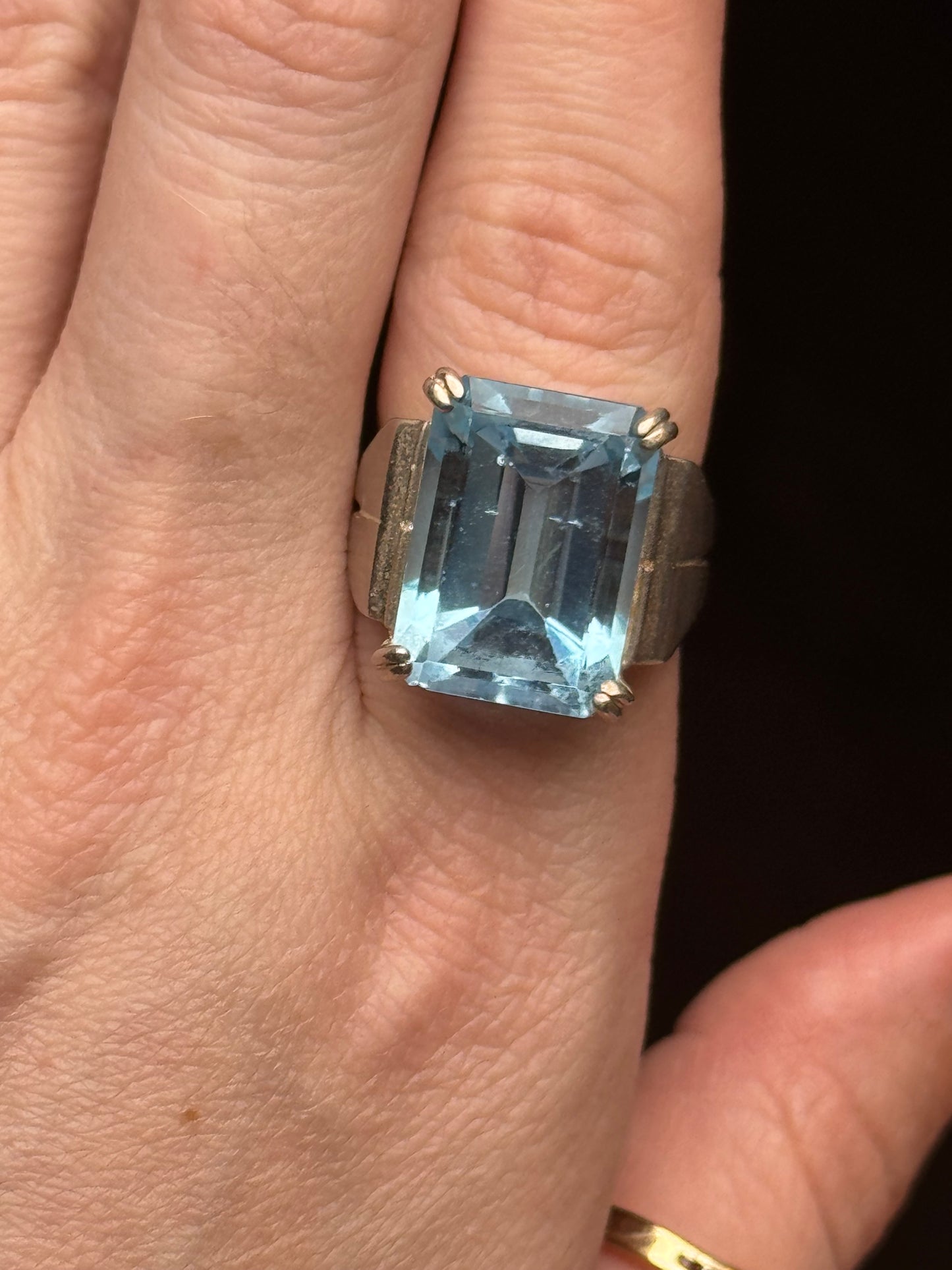 Sterling Topaz Ring - Size 7.5 (note small chips on topaz bottom)