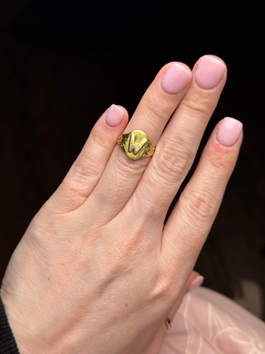 10K Gold W or M Ring - Size 5.5