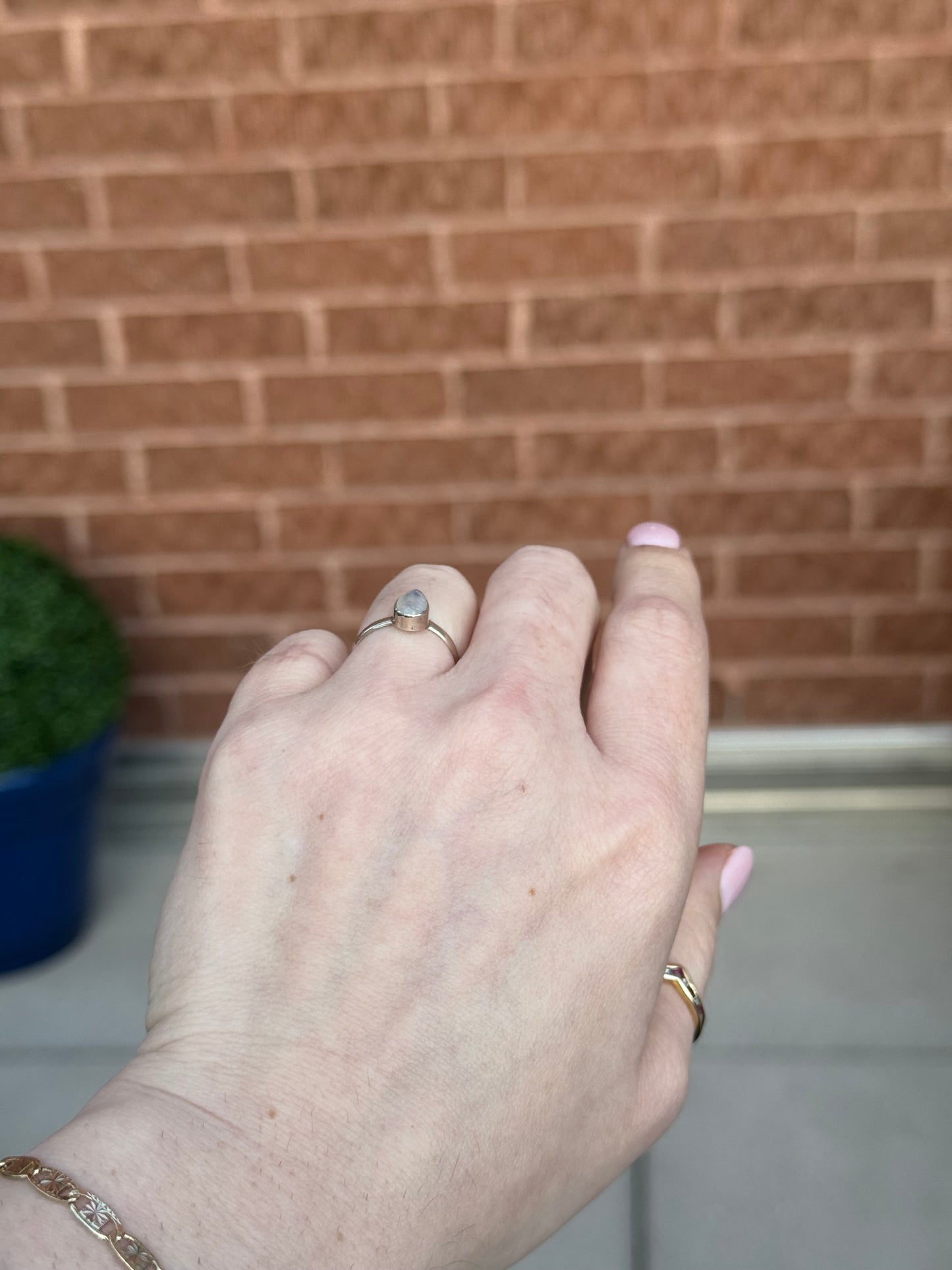 Sterling silver moonstone ring - size 6